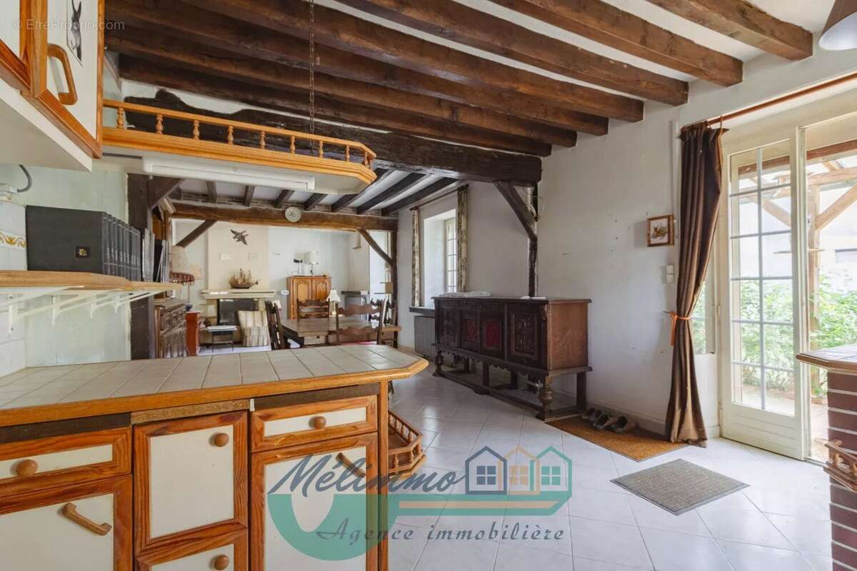 Maison 372 m² à Moutiers-En-Puisaye  - photo 8