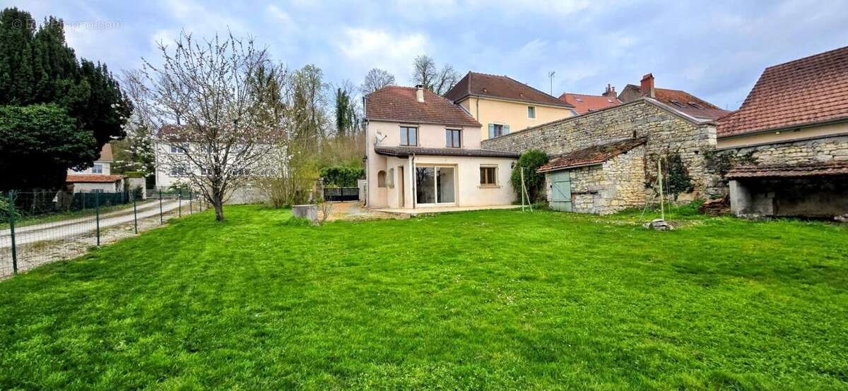 Maison à MIREBEAU-SUR-BEZE