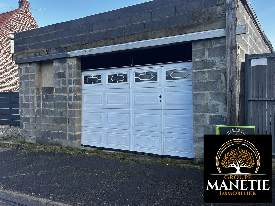 Parking à IZEL-LES-EQUERCHIN