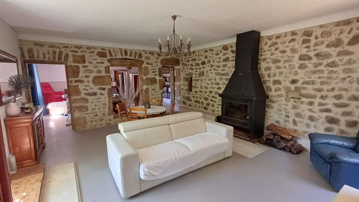 Ensemble immobilier avec dépendances, piscine et lac - photo 16