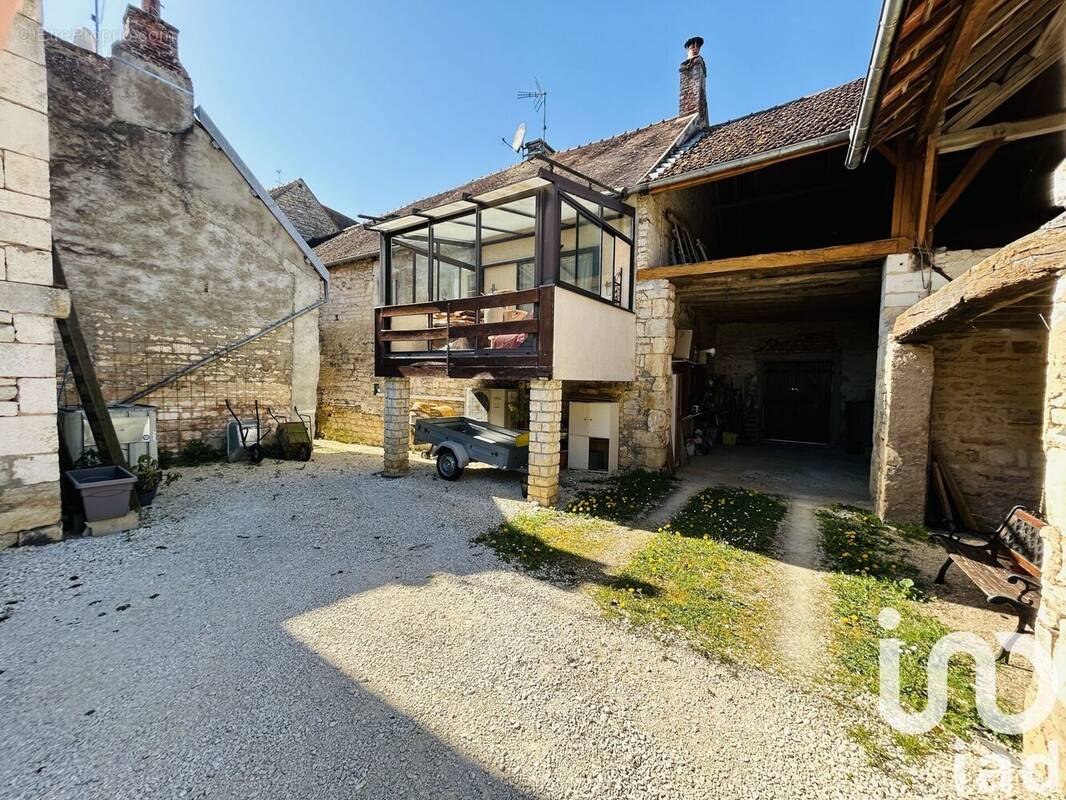 Photo 1 - Maison à SAINT-MARTIN-SUR-ARMANCON