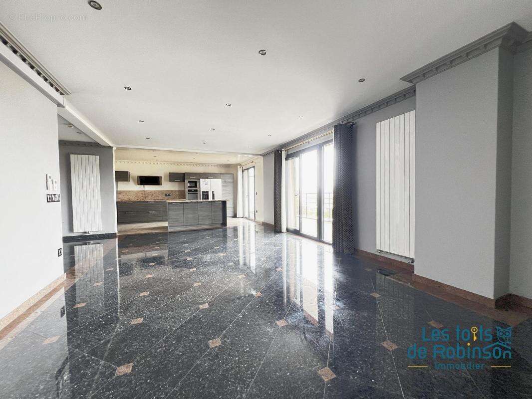 Appartement à L'HAY-LES-ROSES