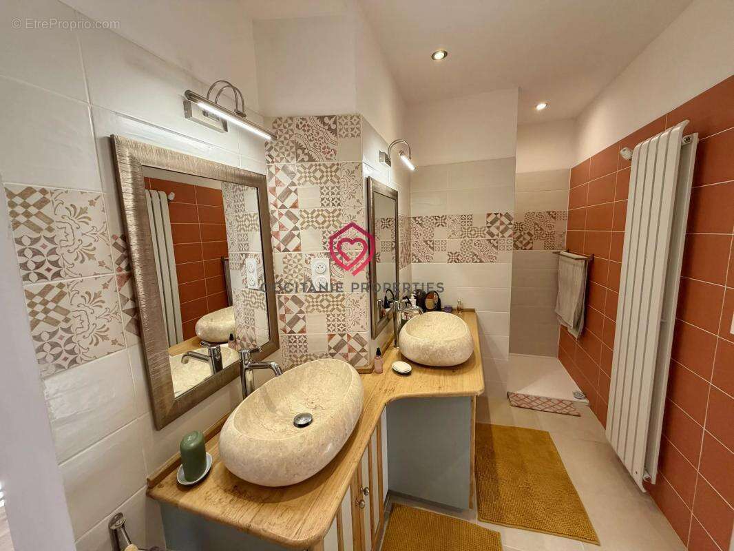 Propriétés de 2 maisons et dépendance - photo 11