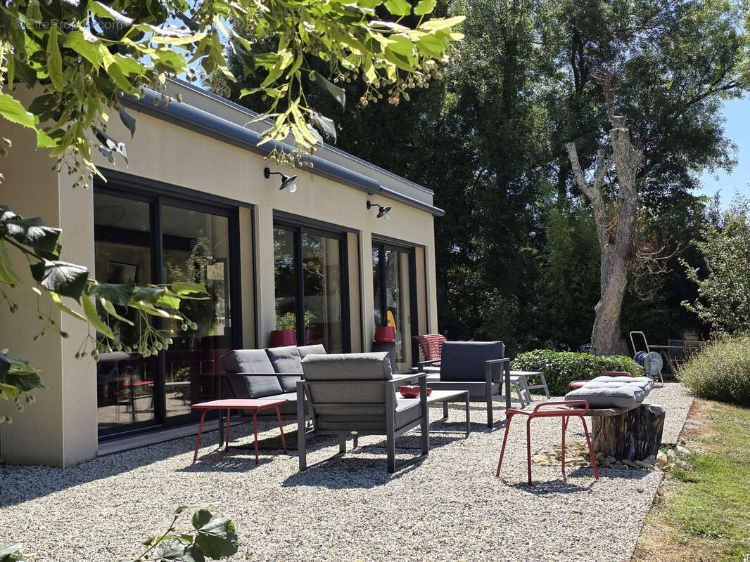 GERS—PROCHE CONDOM Maison en pierre rénovée avec vue exceptionnelle, piscine et garage - photo 13