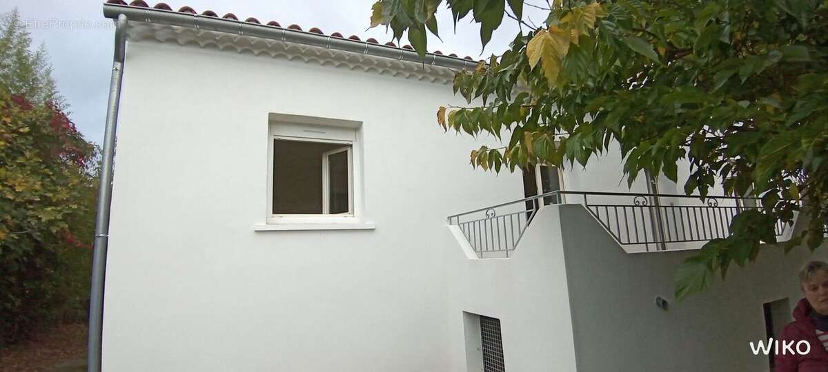 Maison à SAINT-JULIEN-LES-ROSIERS