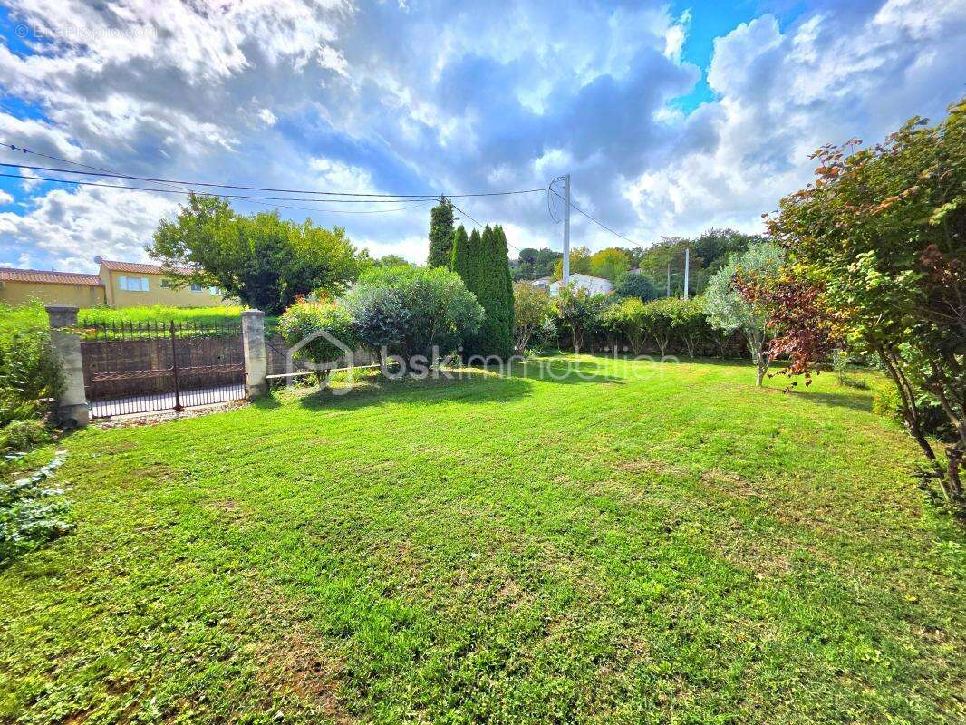 Maison à SAINT-JULIEN-DE-PEYROLAS