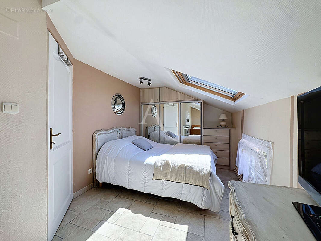 RARE À VAUX - Maison familiale 141 m², double garage, 2 terrasses et jardin ! - photo 12