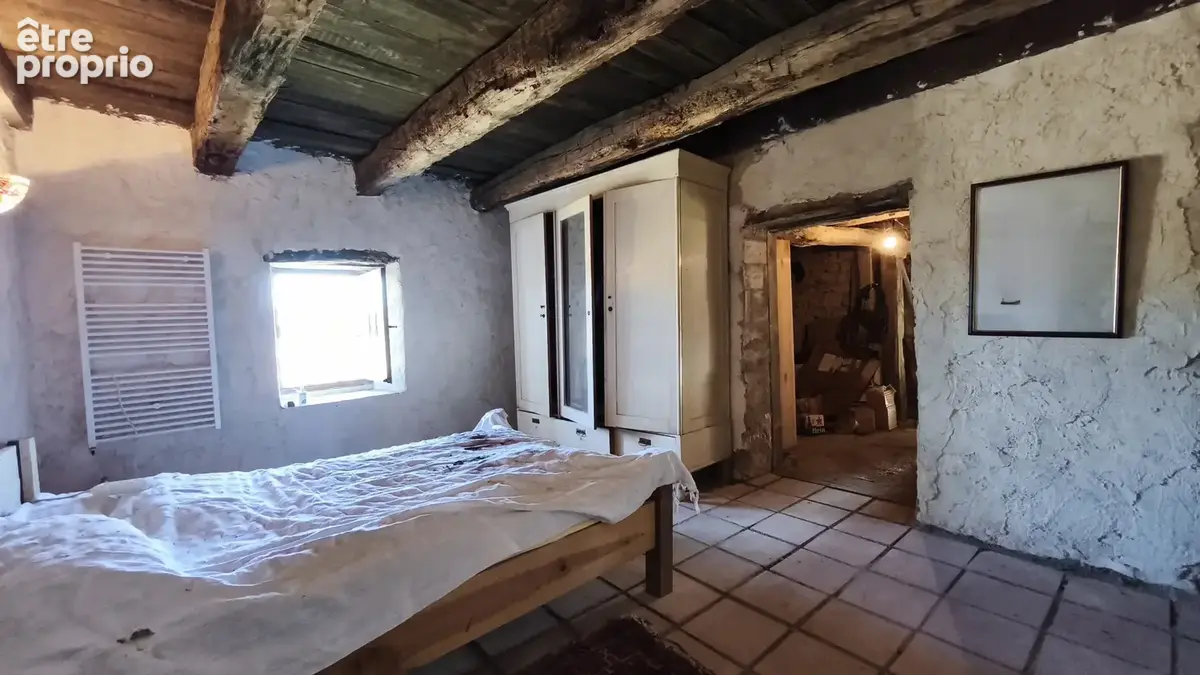 Beau potentiel pour cette propriété en pierre à rénover avec une maison, une grange et un terrain 7802 m2 avec - photo 15