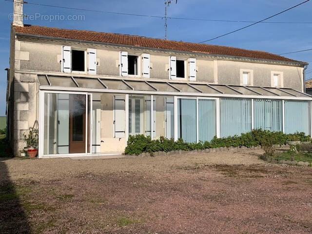 Maison à SAINT-THOMAS-DE-CONAC