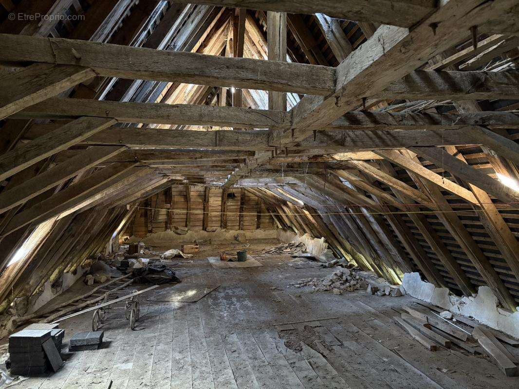 Maison à SALON-LA-TOUR