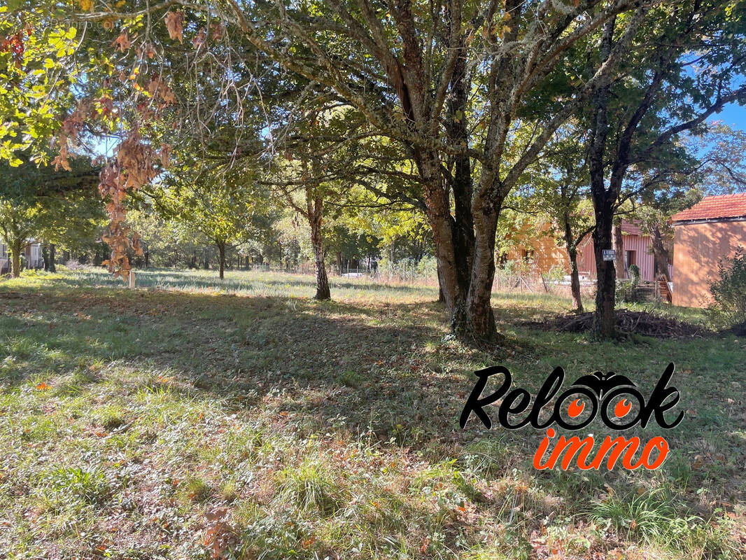 Terrain à GRAYAN-ET-L'HOPITAL