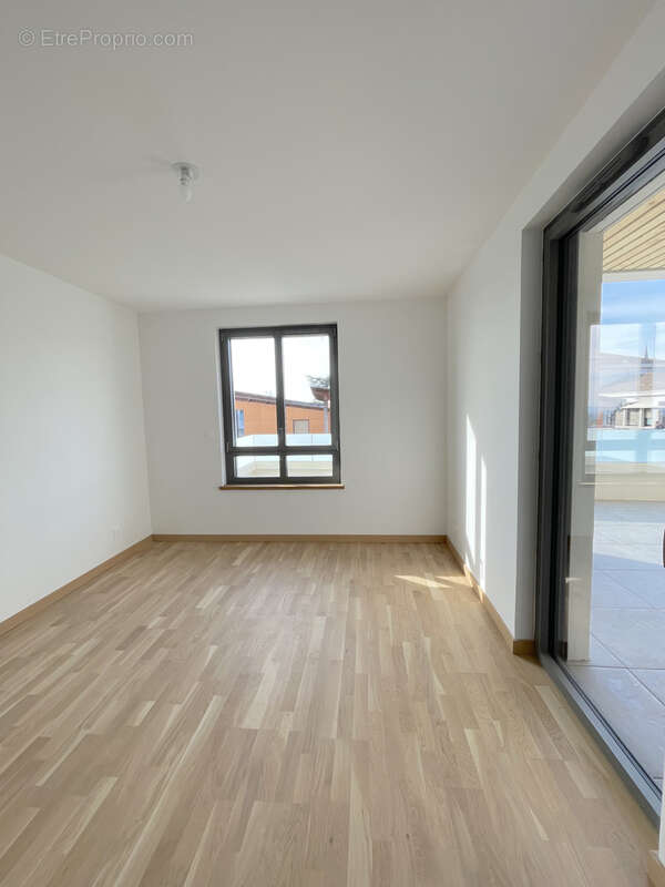 Appartement à LA TOUR-DE-SALVAGNY