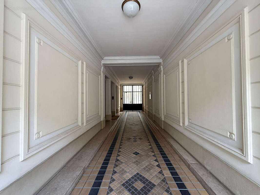 Pereire-Malesherbes Paris 17ème - Chambre de service 1 pièce 8 m² - photo 4