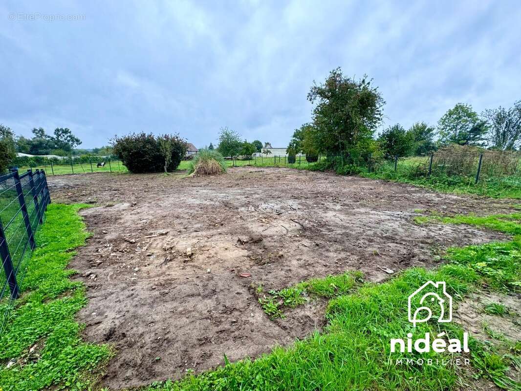 Terrain à AMFREVILLE-SUR-ITON