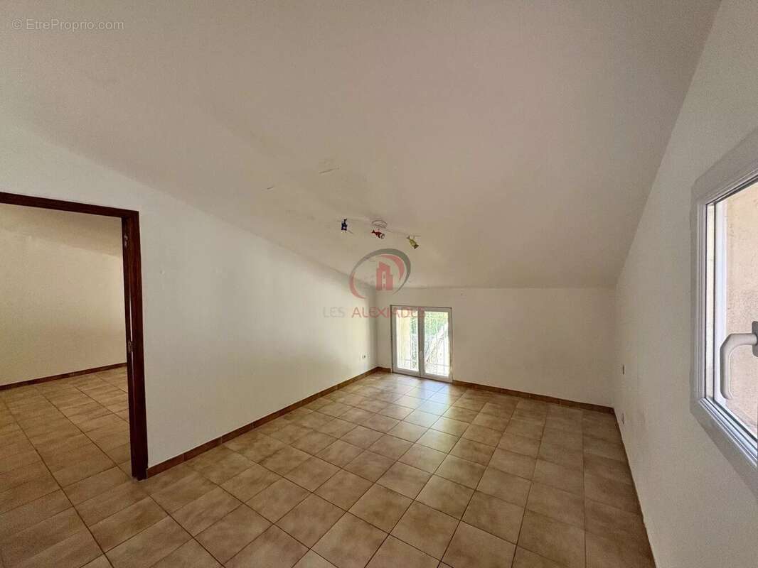 Appartement à SIGNES