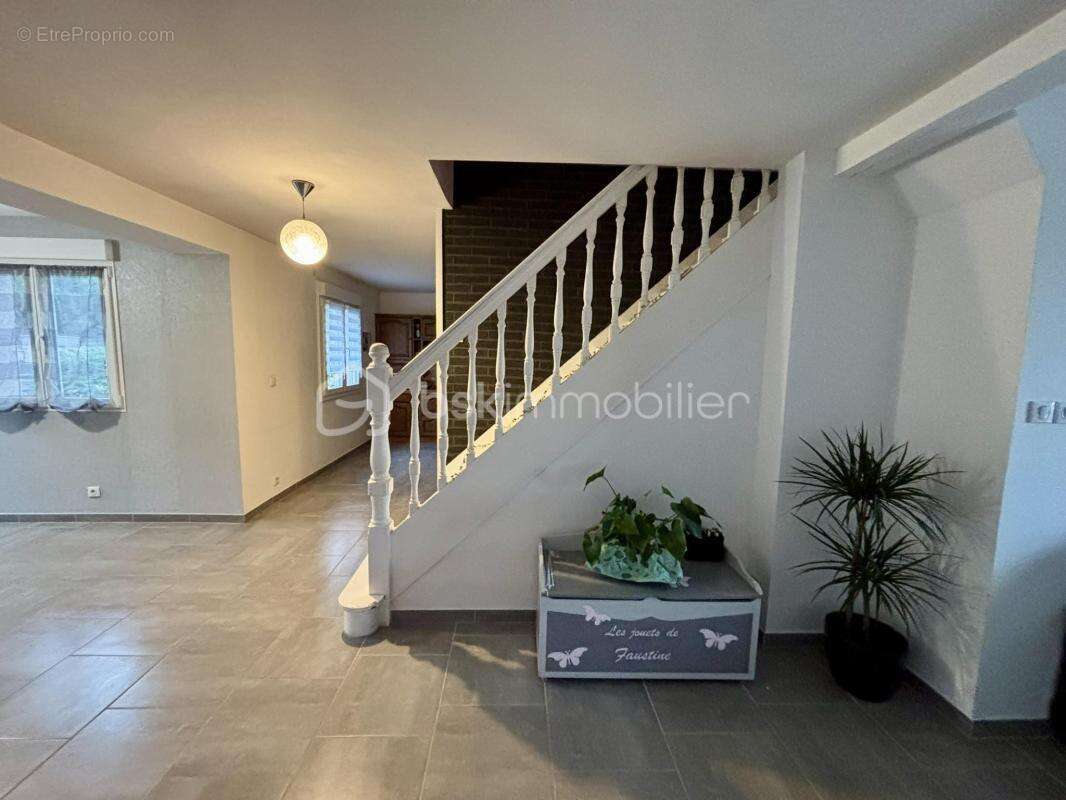 Maison à LES AYVELLES