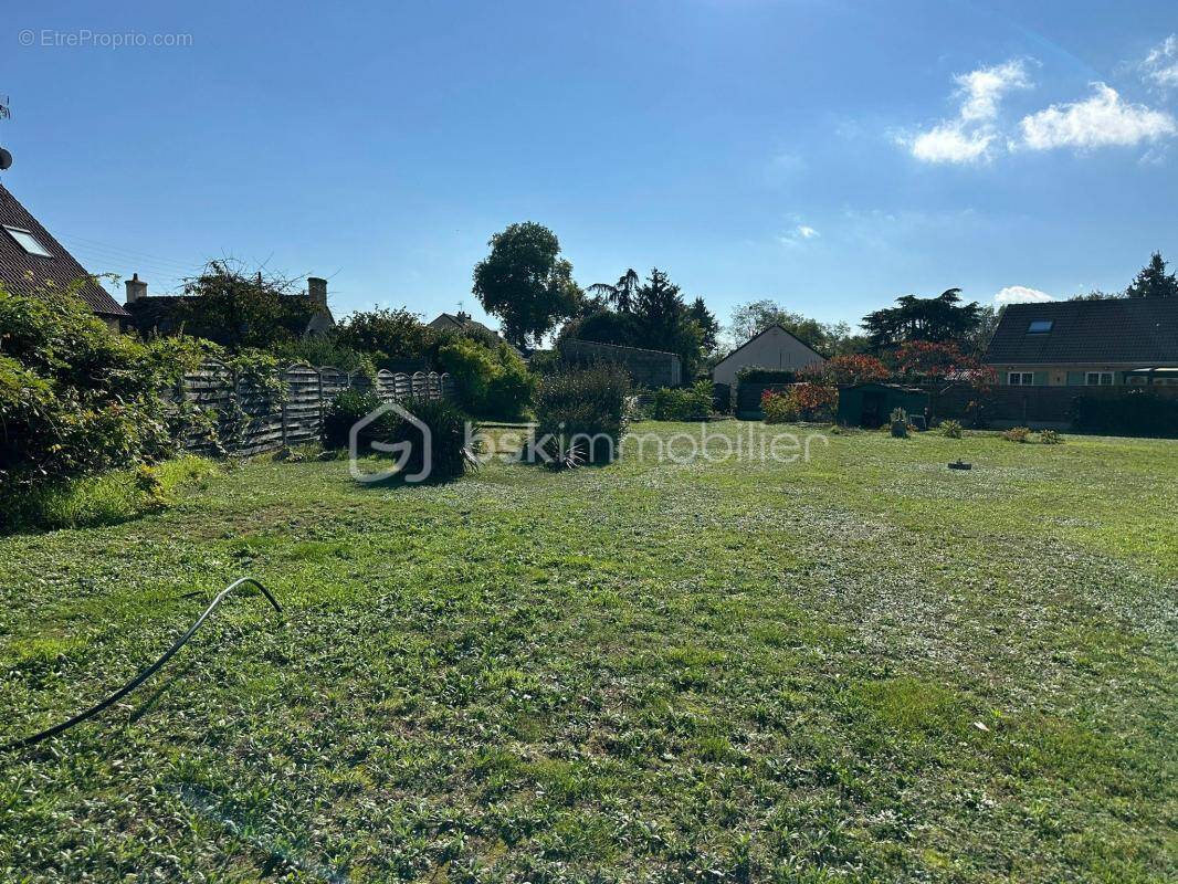 Terrain à MONCE-EN-BELIN