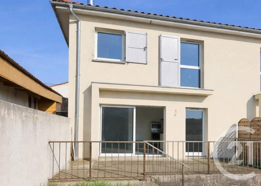 Maison à JASSANS-RIOTTIER