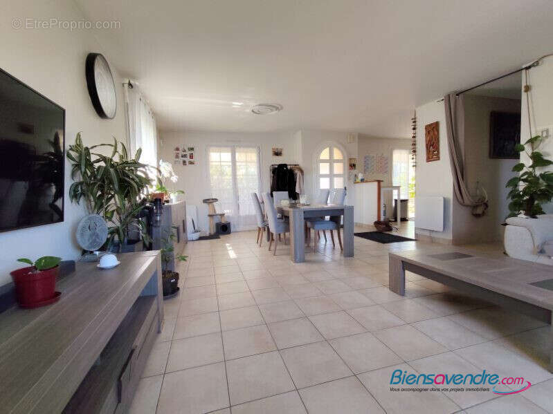 Maison à CHASSENEUIL-DU-POITOU