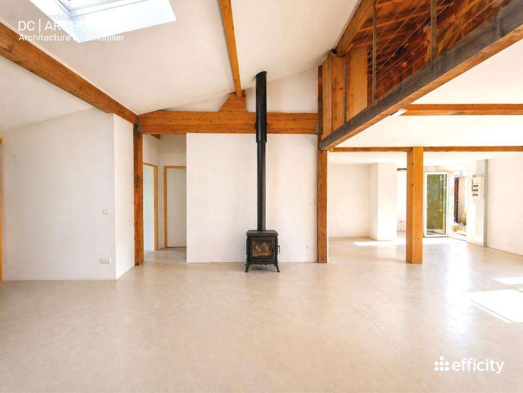 Maison à JAU-DIGNAC-ET-LOIRAC