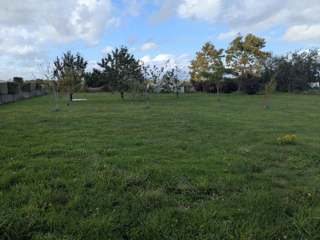 Maison à CLEDEN-POHER