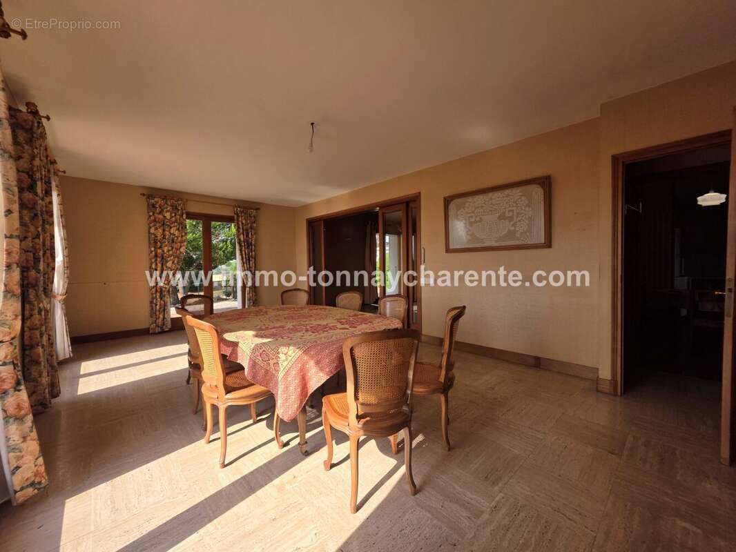 Maison 364 m² à Tonnay-Charente  - photo 4