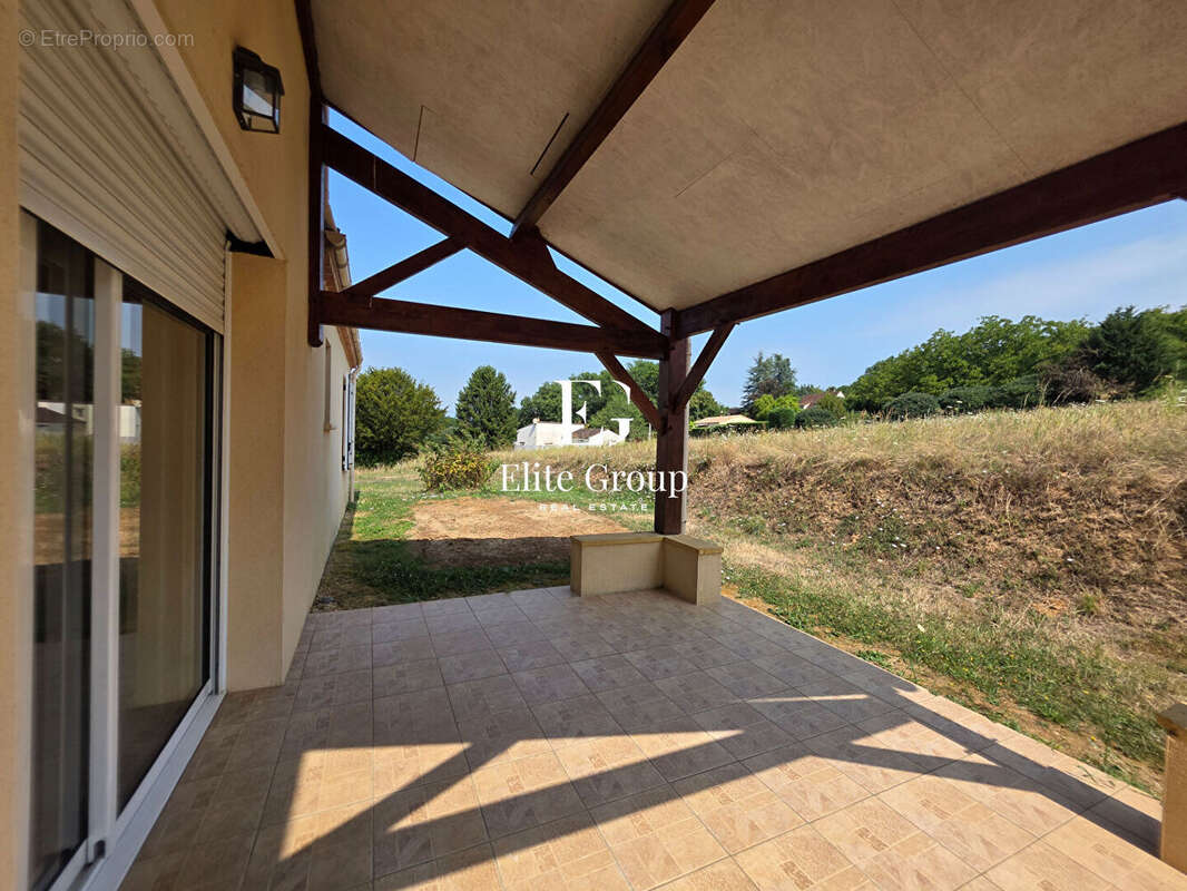 À VENDRE Maison de plain pied à Sagelat 4 pièces 116.50 m2 - photo 2