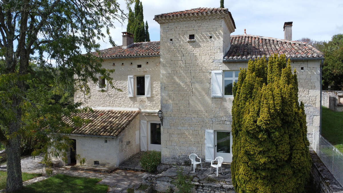 Maison à MONTAIGU-DE-QUERCY