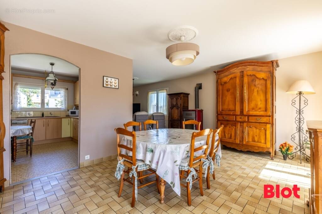 Maison à NOYAL-CHATILLON-SUR-SEICHE