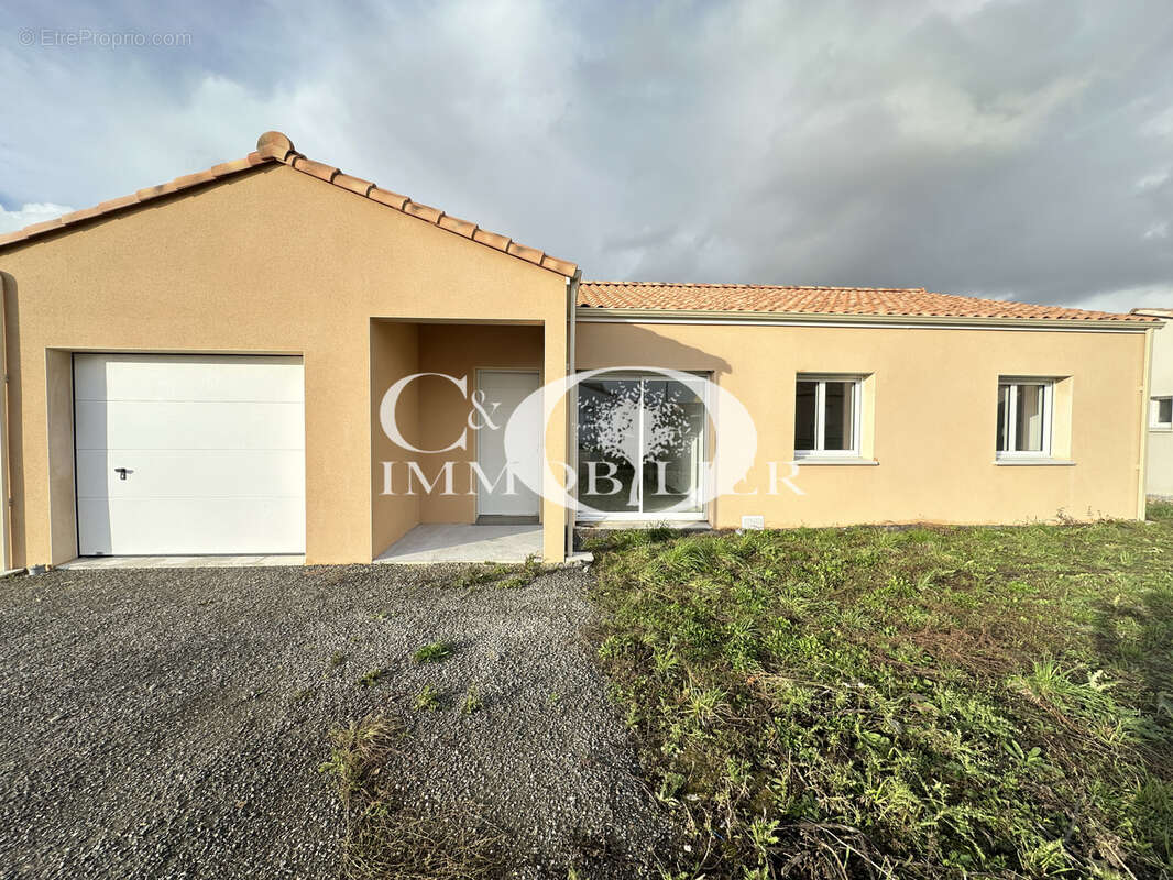 Maison à LEGE