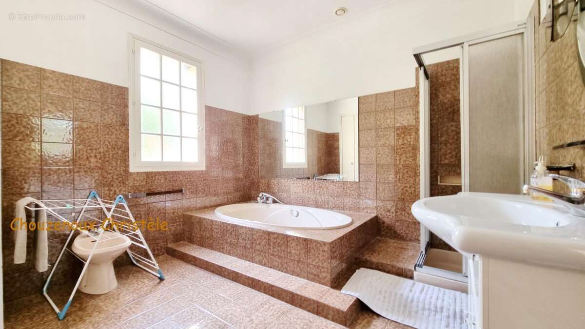 24200 Sarlat La Caneda :Maison et gîte, dépendances et piscine sur 5000m² - photo 8