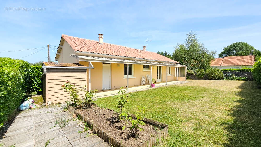 Maison à SAINT-GELAIS