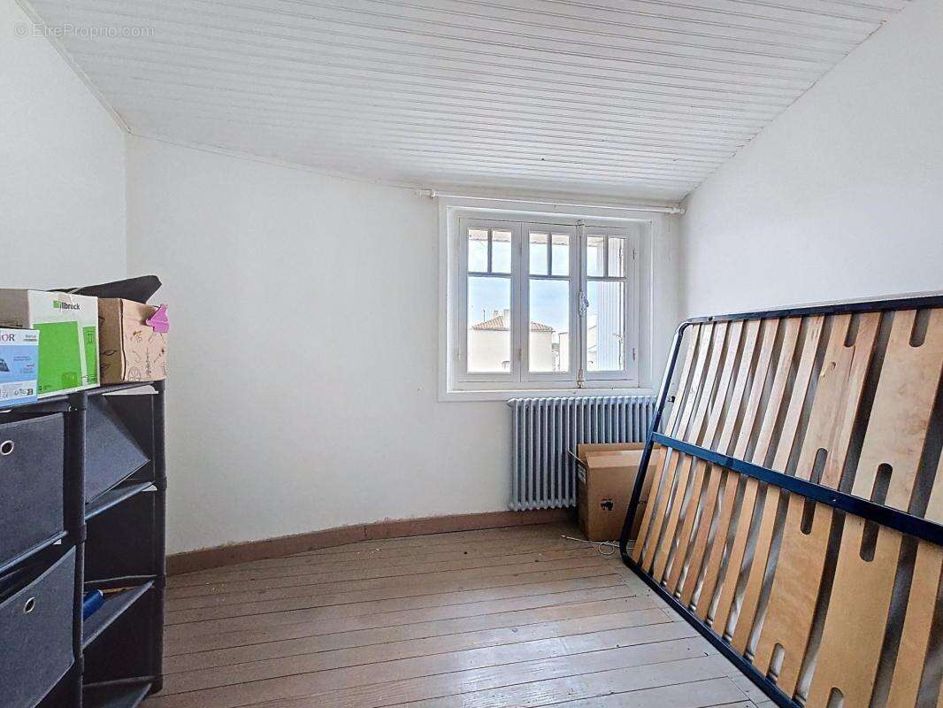 Maison à LES LANDES-GENUSSON