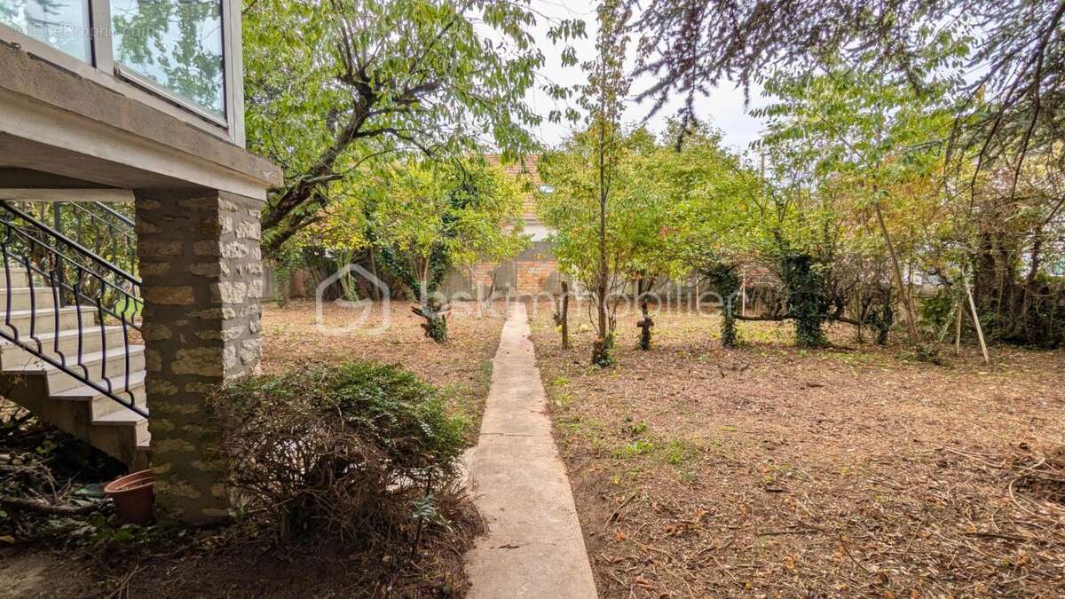 Maison à COMBS-LA-VILLE