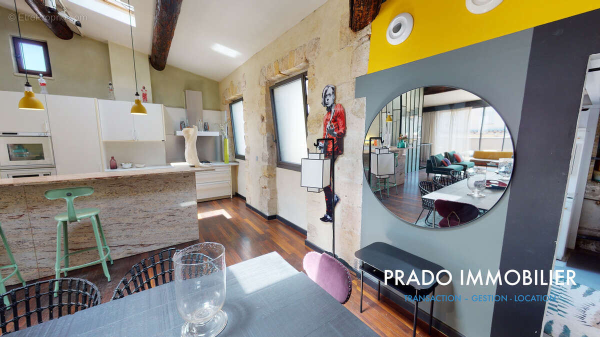 Appartement à MARSEILLE-1E