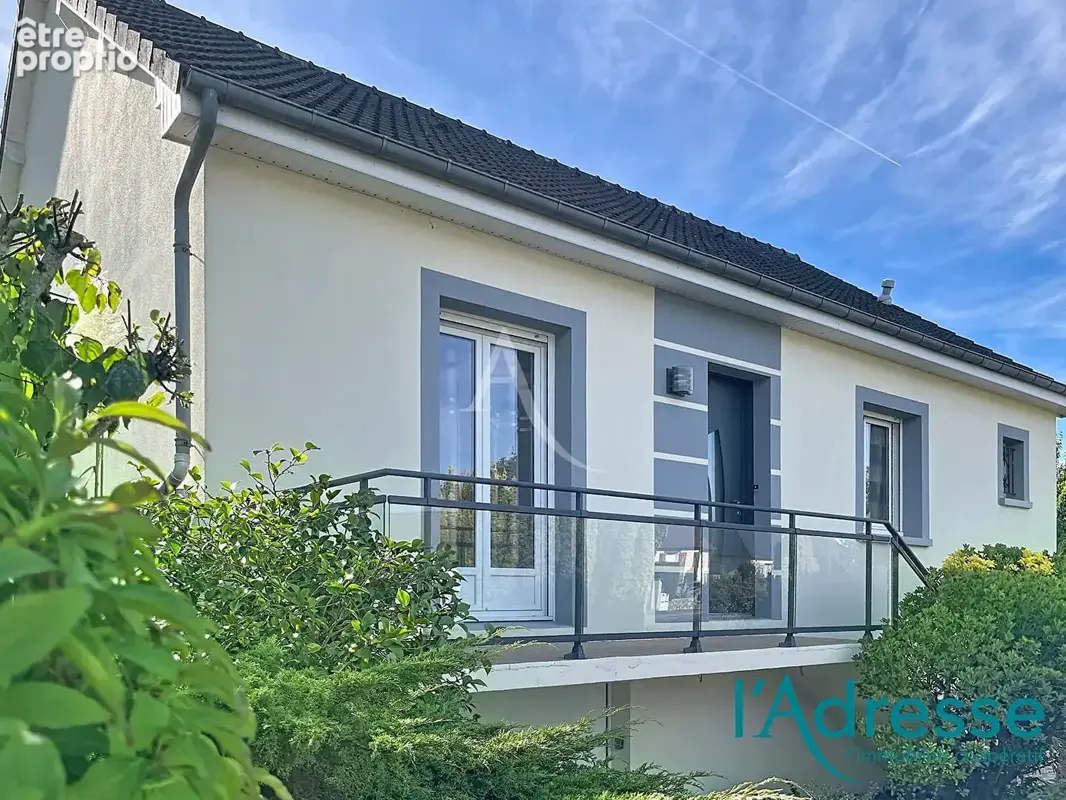 Photo Maison à L'huisserie au prix de 249 900€