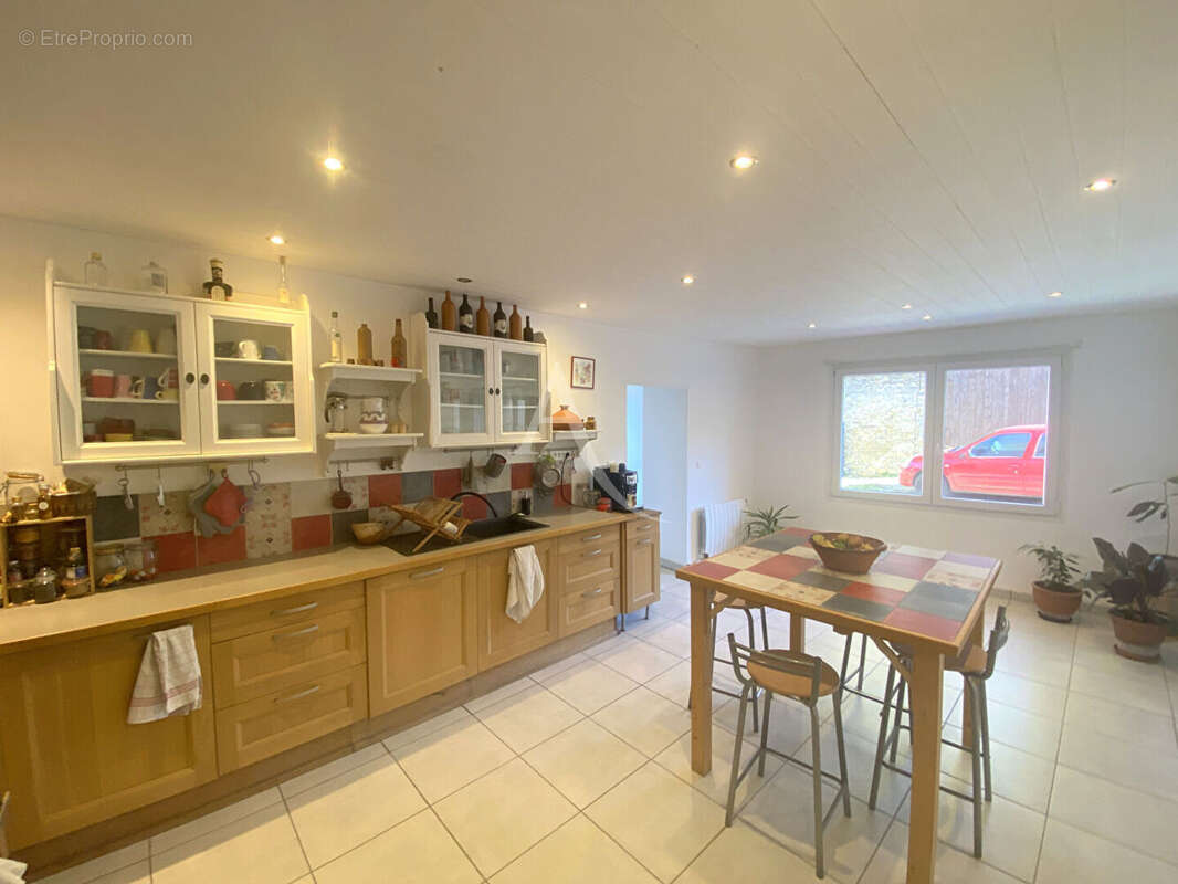 Maison à VILLENEUVE-LA-COMPTAL