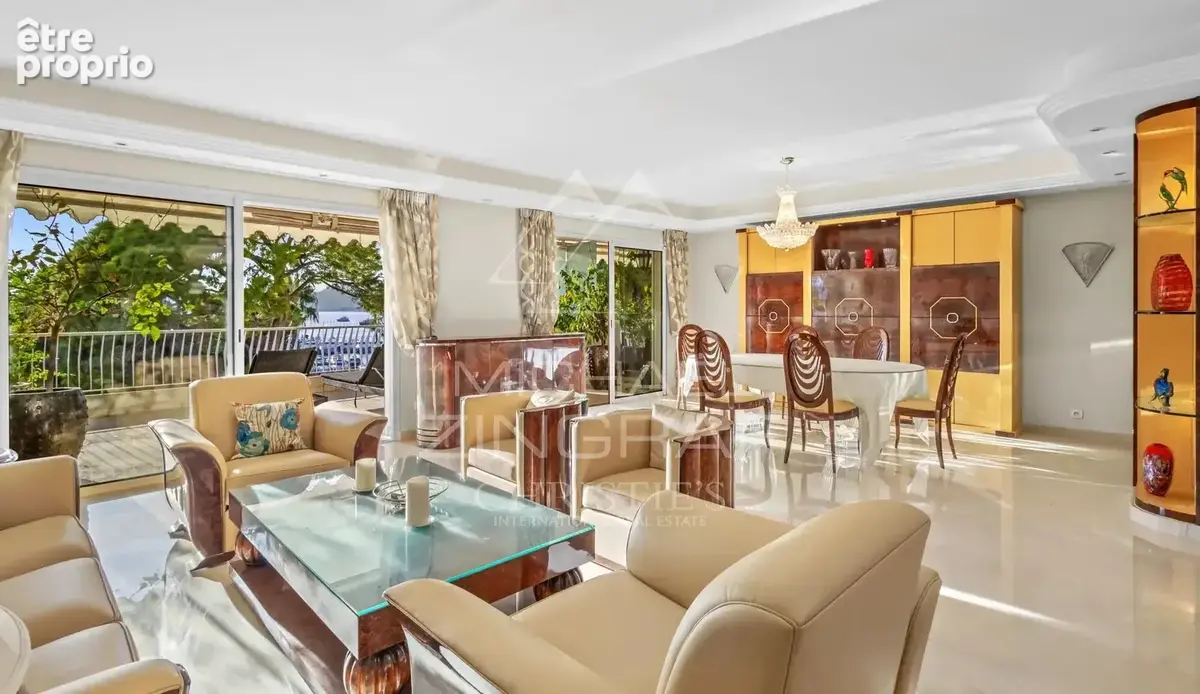 Cannes - Croisette - Prestigieux 4 pièces de 117m2 avec terrasses face à la mer - photo 2