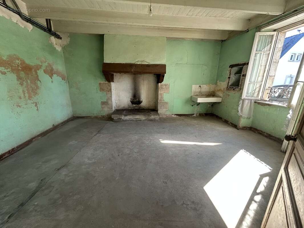 Maison à PLONEVEZ-PORZAY