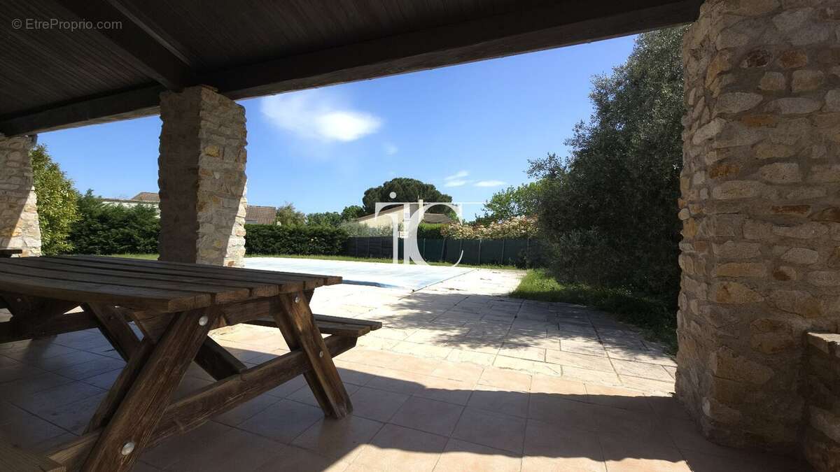 Maison à BERRIAS-ET-CASTELJAU