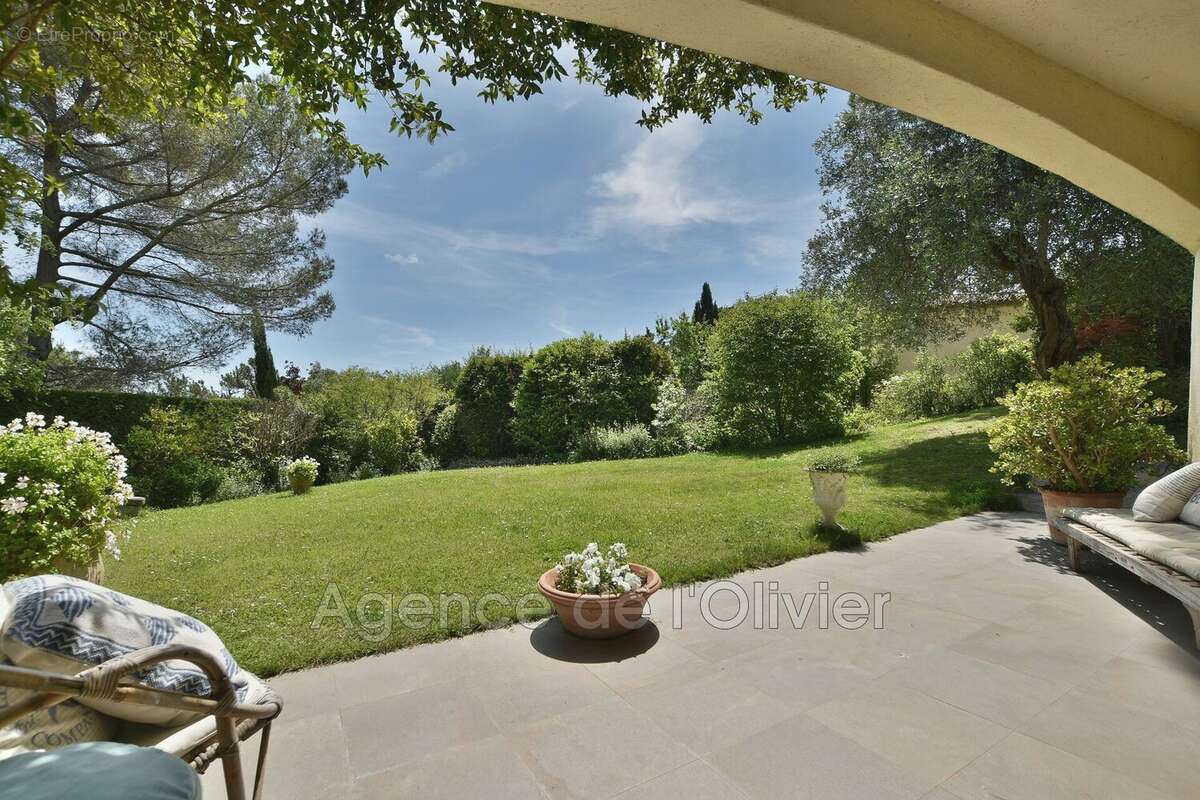 Maison à VALBONNE