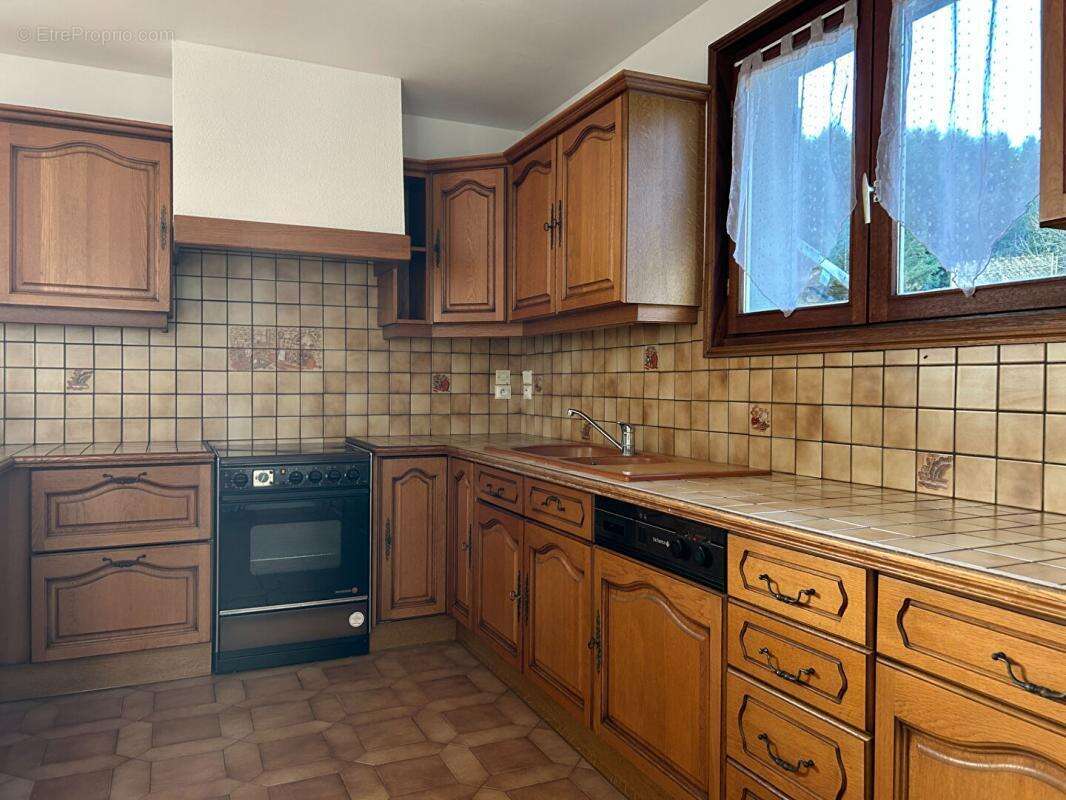 Maison à SAINT-BONNET-LE-TRONCY