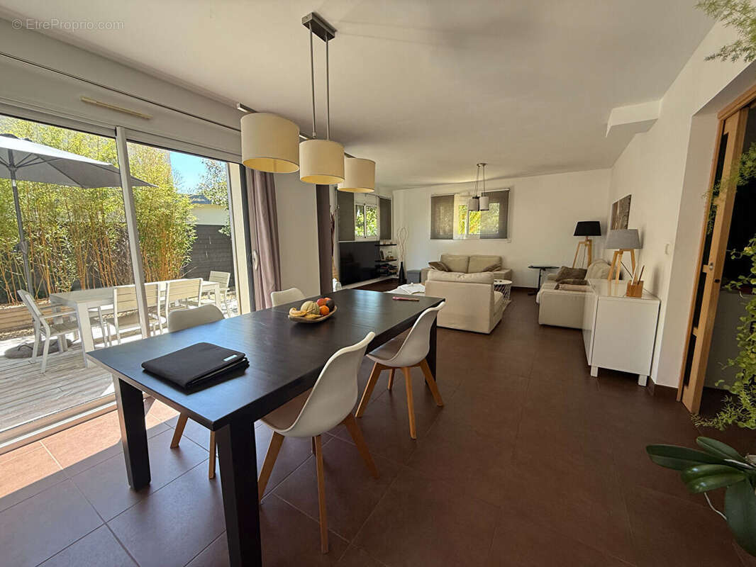 Maison à LE RELECQ-KERHUON