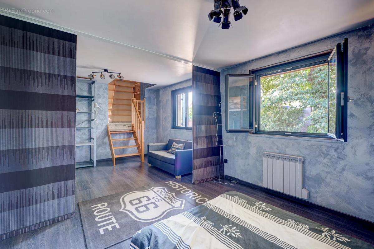 Maison de 8 pièces de 170 m² à Saint-Laurent-de-Mure - photo 9
