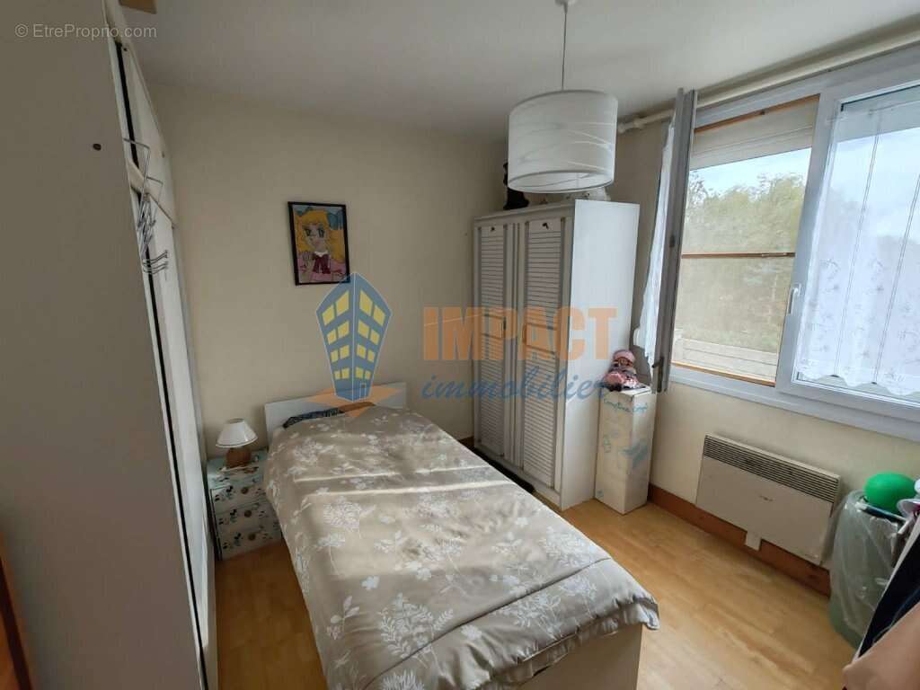 Maison bel étage avec 3 chambres, grand garage, 2 places de parking et beau jardin - photo 8