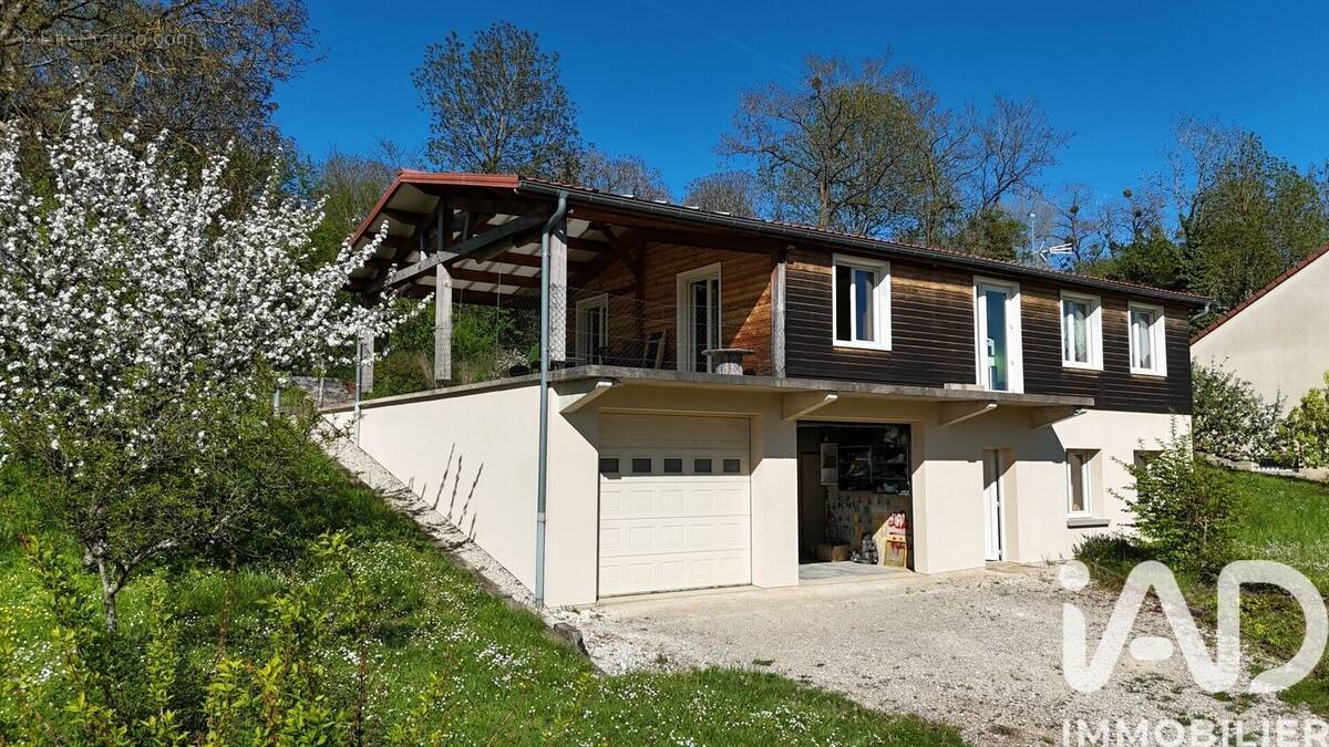 Photo 1 - Maison à CHARMES