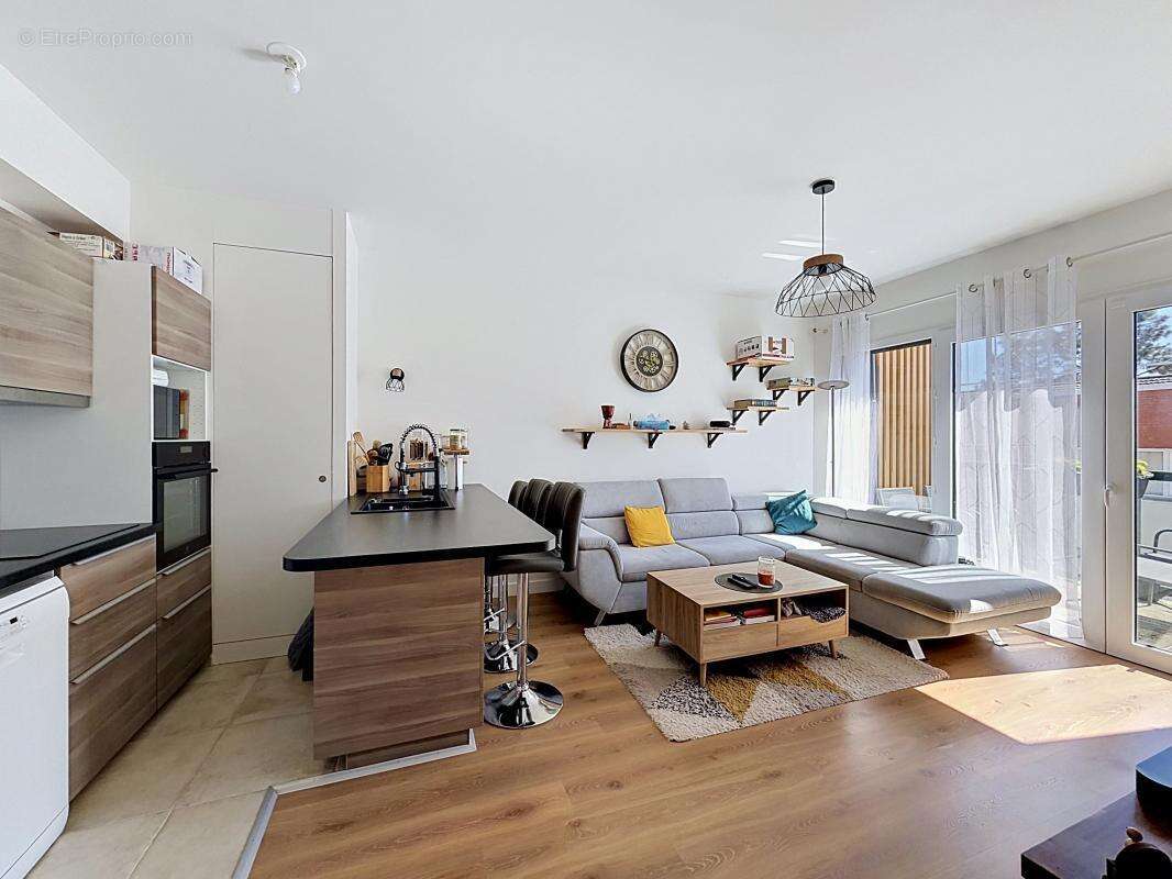 Appartement à VOISINS-LE-BRETONNEUX