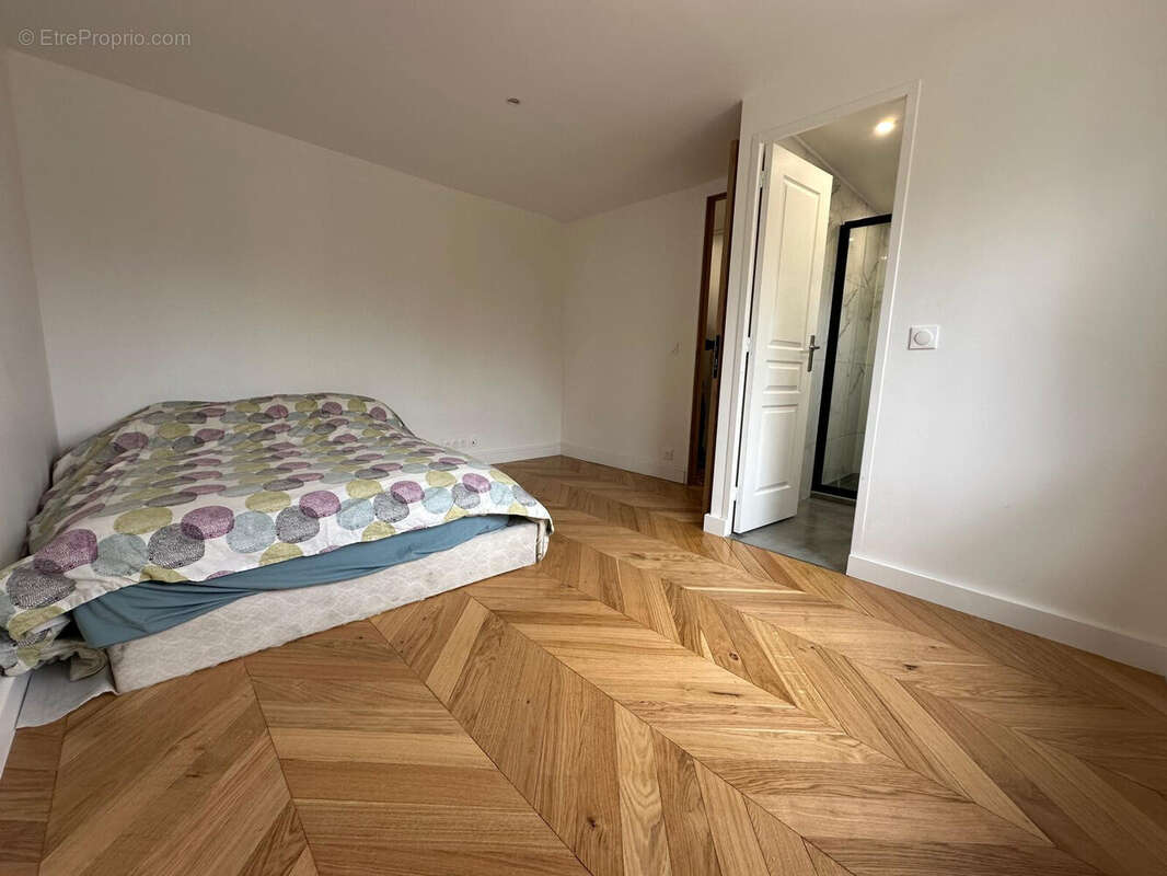 Maison à SAVIGNY-LE-TEMPLE