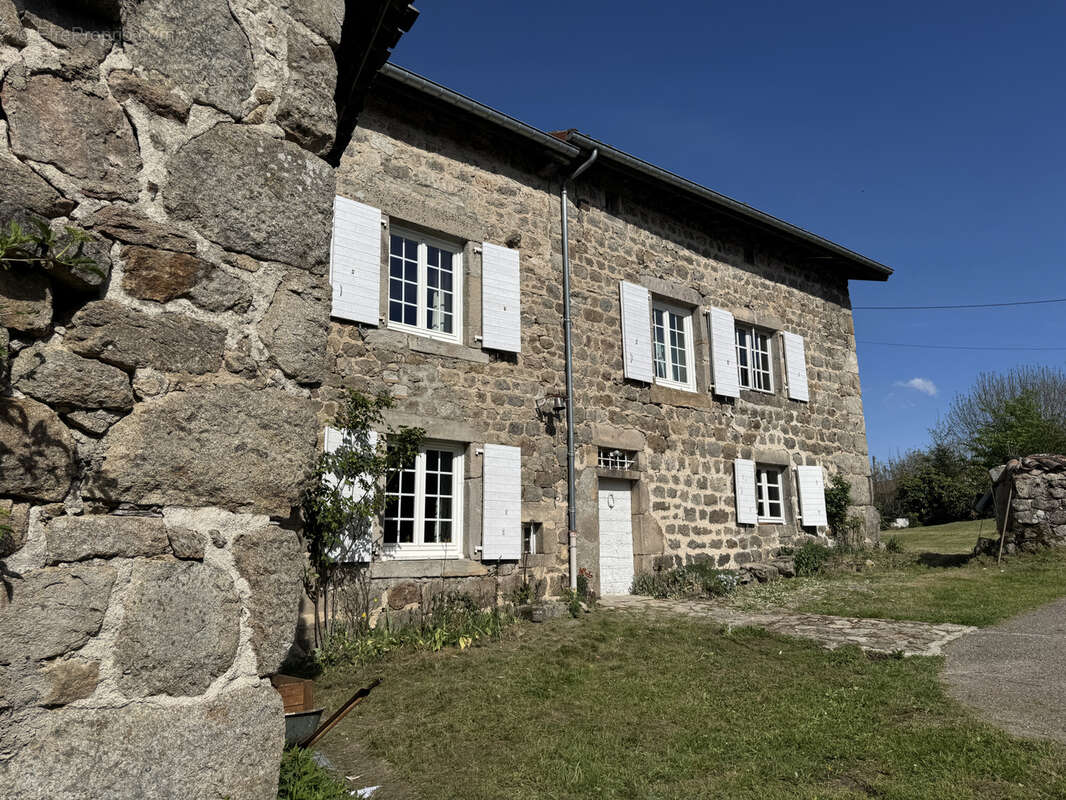 Maison à SAINT-JUST-MALMONT