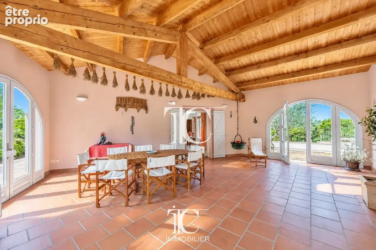 Les vans - villa de plain pied 146m²,secteur calme et verdoyant, 5825m² de terrain, piscine. - photo 9